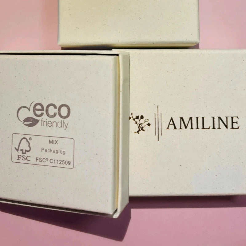 Boîtes cadeaux blanches Amiline en carton recyclé, idéales pour l'envoi de bijoux