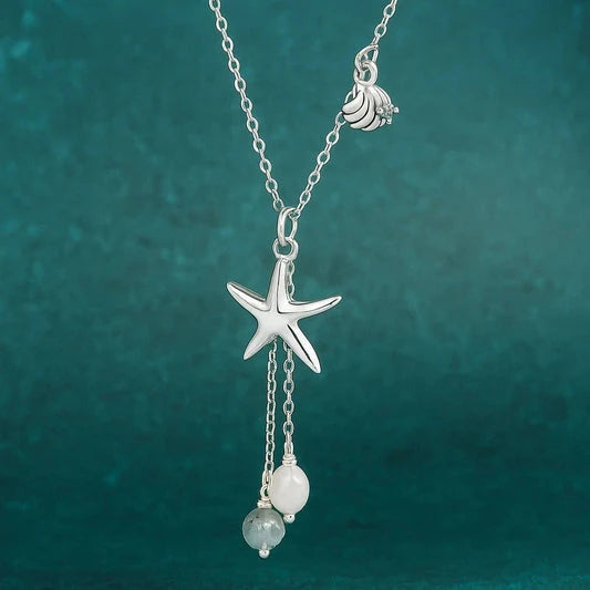 Vue de face collier Aquamarine Étoile de Mer en argent 925 avec pendentif en forme d'étoile de mer, coquillage, aigue-marine et perle blanche