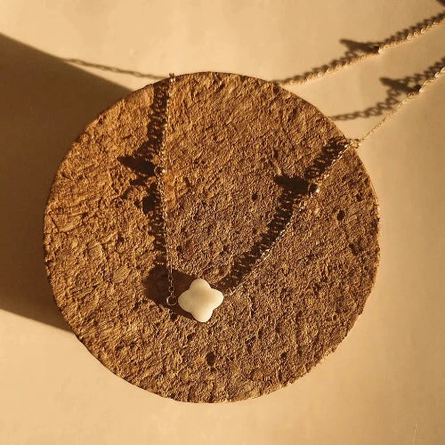 Collier femme acier inoxydable doréependentif nacre