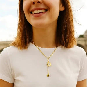 Collier_etoile_acier_inoxydable_dore_porte_en_ville