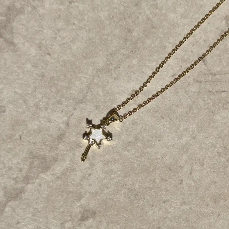Collier pendentif etoile petits strass et etoile-blanche-lilly