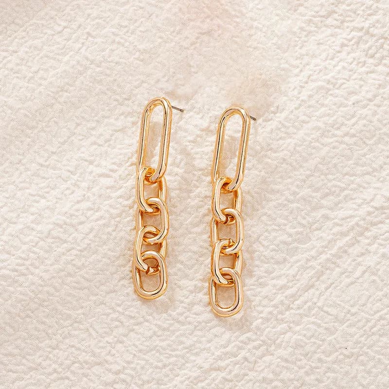 Roxy-boucles-oreille-grosse-maille-sur-fond-creme