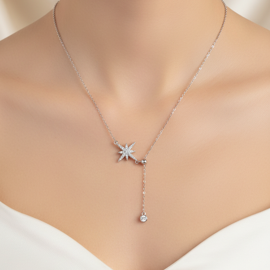Collier Xana étoile argenté porté - bijoux acier inoxydable AMILINE