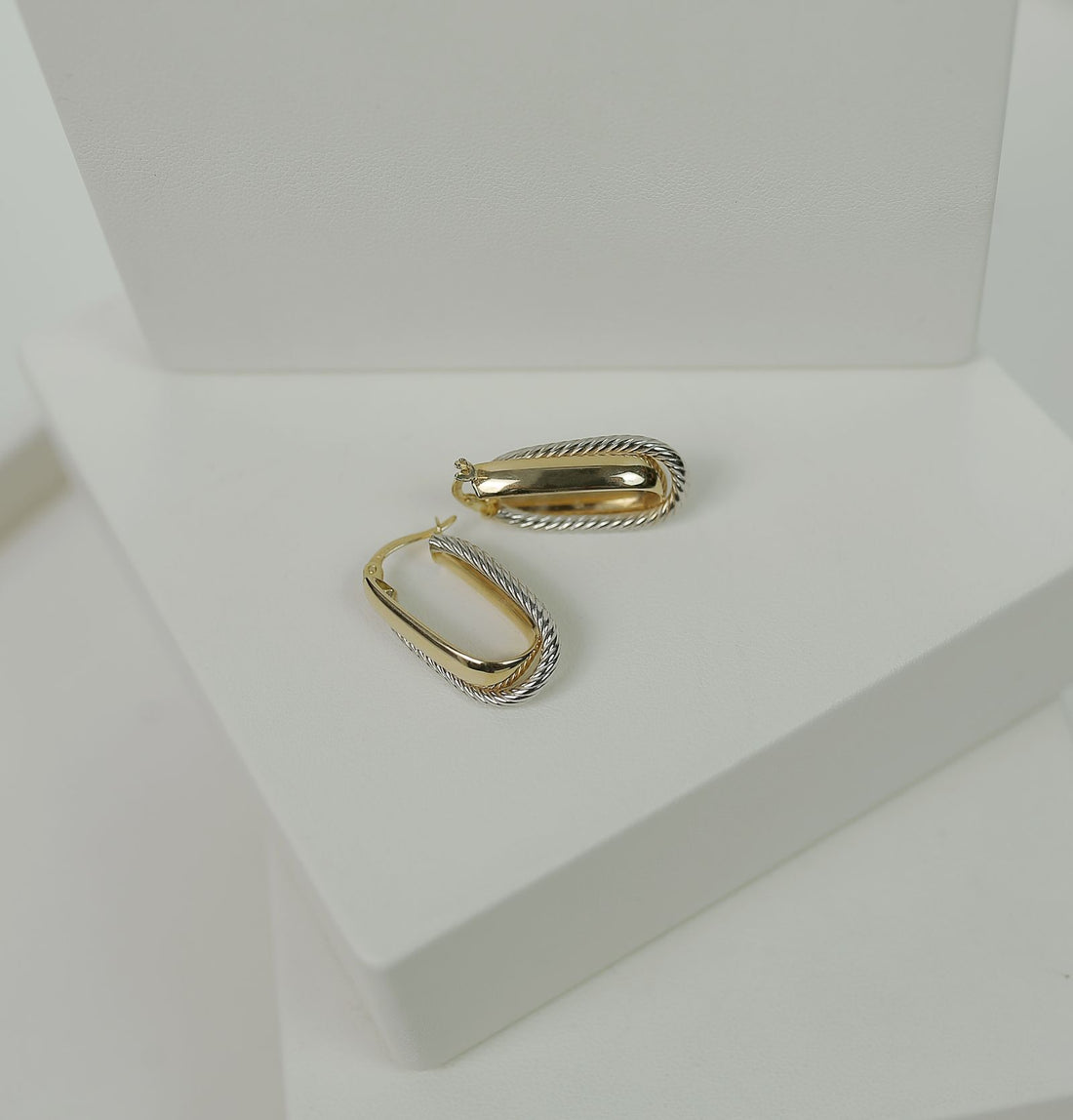 Or, argent, acier : quel matériau privilégier pour ses boucles d'oreilles femme ?