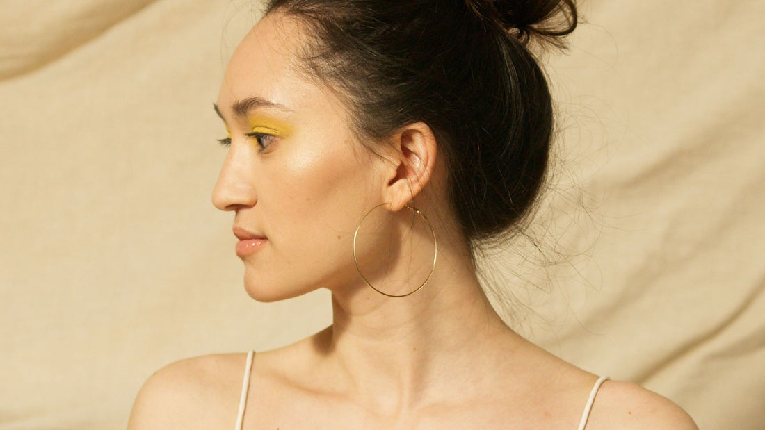 Boucles d'oreilles femme : les tendances à ne pas manquer cette saison