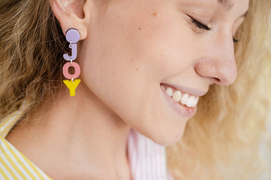 Boucles d'oreilles fantaisie colorées et ludiques