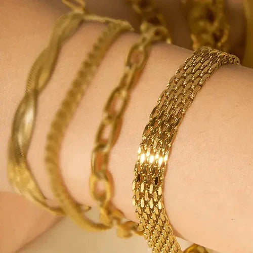 Bracelets en acier inoxydable pour femme sur le site de Amilinebijoux.fr 