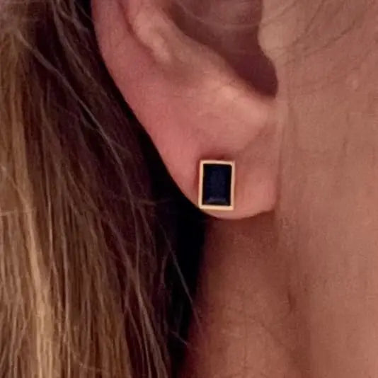 Boucles d'oreilles puces. bijoux en acier inoxydable