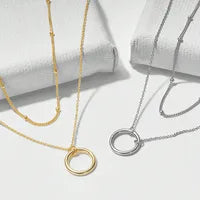 Bijou_rock_femme_chaines_superposes_anneau_decoratif