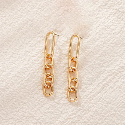 Roxy-boucles-oreille-grosse-maille-sur-fond-creme