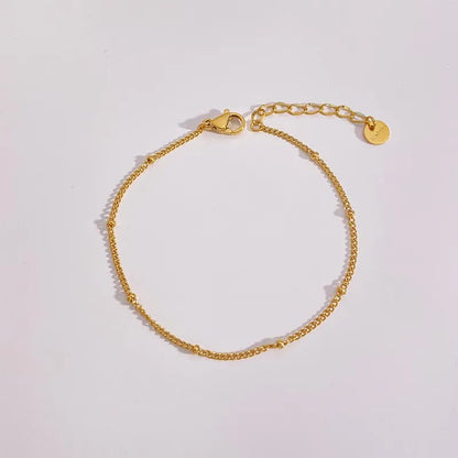 bracelet chloe pose fond rose tres pale