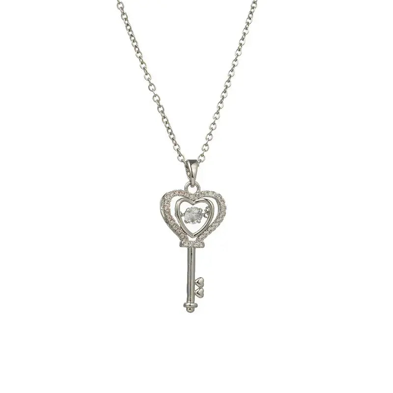 Collier-couleur-argent-avec-unpendentif-en-forme-de-clef-coeur 