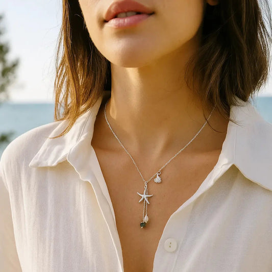 Vue face collier porté femme 