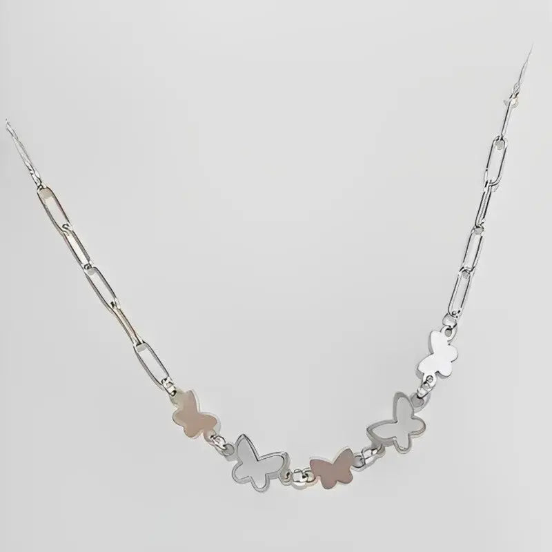 Collier Carelle argenté avec papillons et nacre