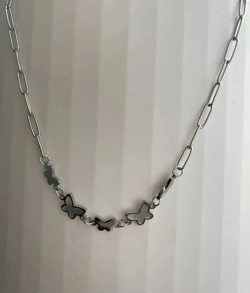 Collier Carelle papillons et nacre en acier inoxydable