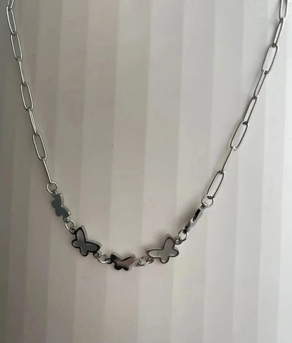 Collier Carelle papillons et nacre en acier inoxydable
