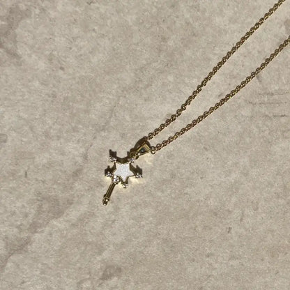 Collier pendentif etoile  petits strass et etoile-blanche-lilly