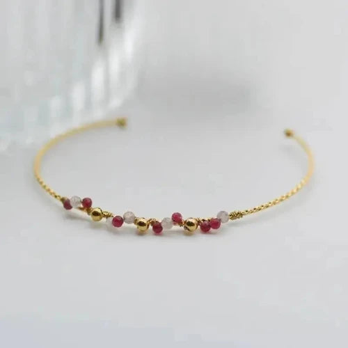 Gros_plan_bracelet_jonc_Fila_rouge