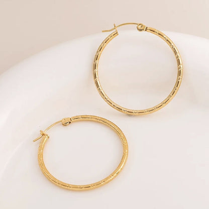 Boucles-oreilles-créoles-femme-acier-inoxydable-texturée