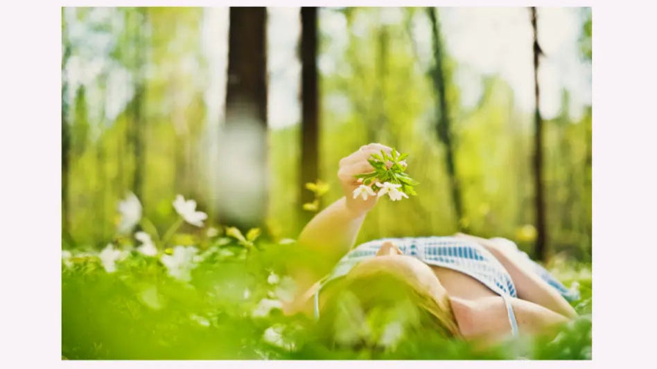 femme au milieu de la nature