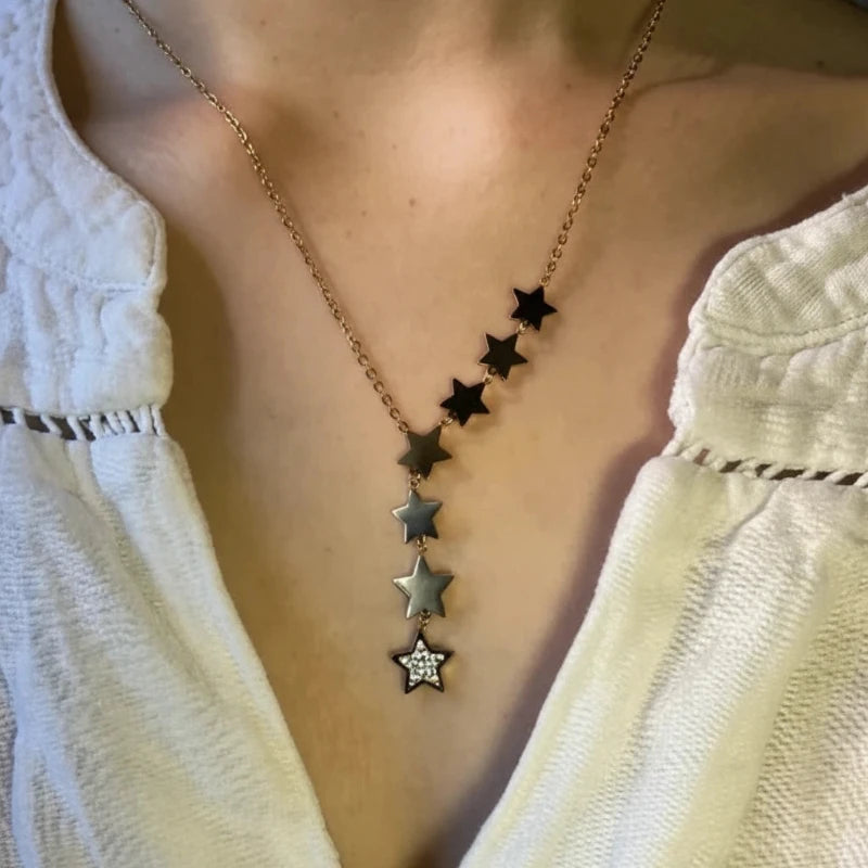 Satellite_collier_riviere_detoiles_acier_dore-strass